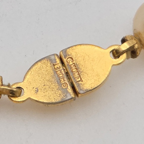 Vintage MONET Faux Pearl Necklace Hand-tied Glass Bead Gold Plate‎ Locking Clasp - Picture 8 of 9